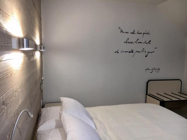 Logis Hotel "Ici M'Aime" Rouvray  외부 사진