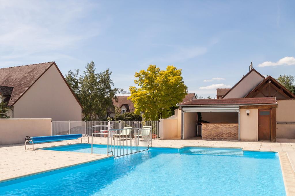 Logis Hotel "Ici M'Aime" Rouvray  외부 사진