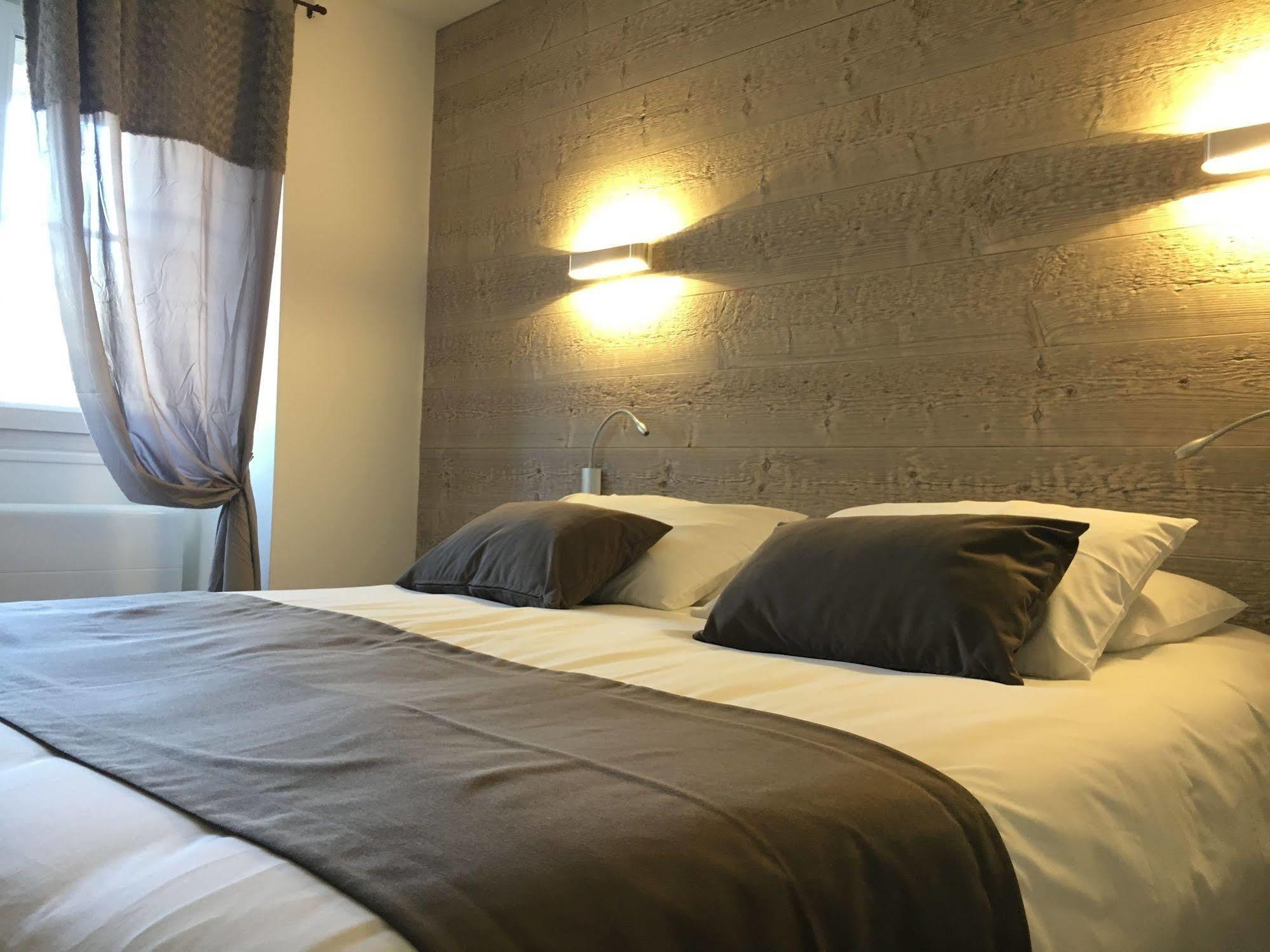 Logis Hotel "Ici M'Aime" Rouvray  외부 사진