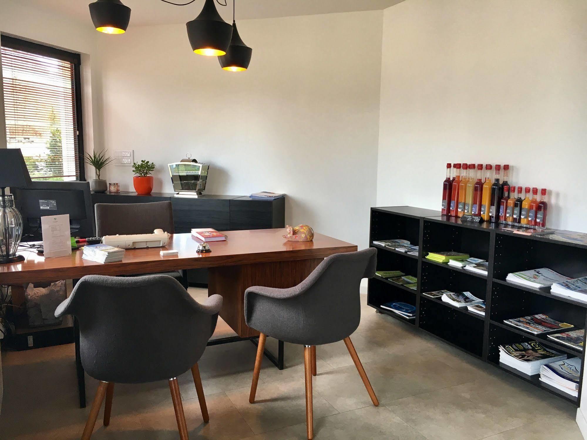 Logis Hotel "Ici M'Aime" Rouvray  외부 사진