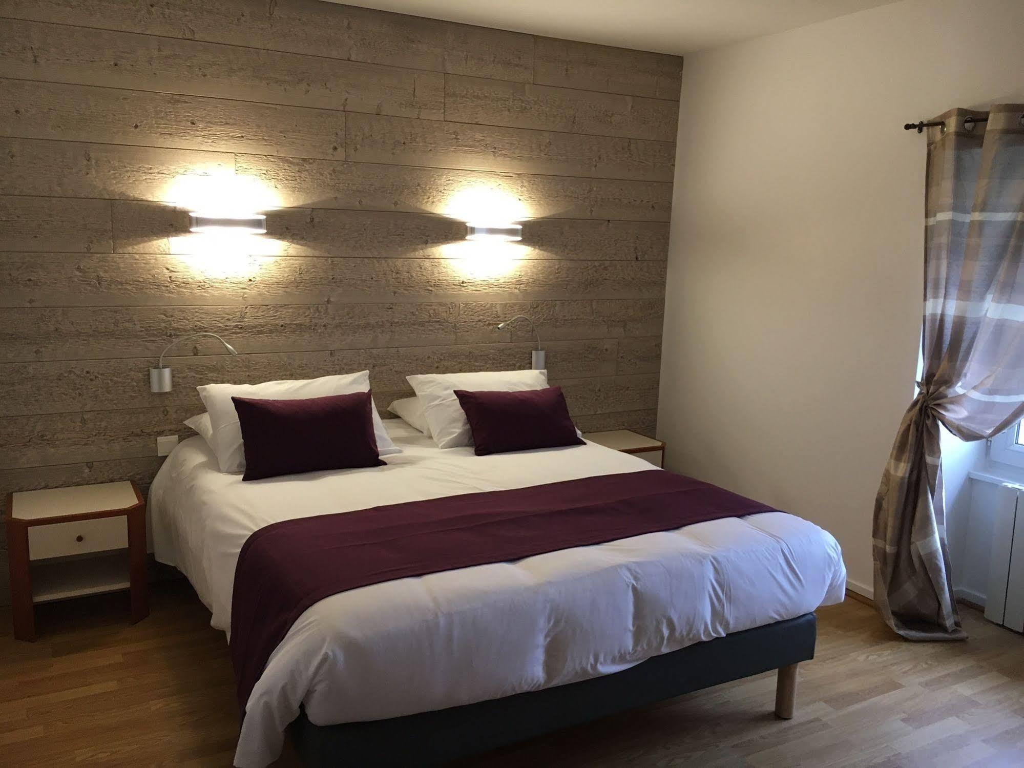 Logis Hotel "Ici M'Aime" Rouvray  외부 사진