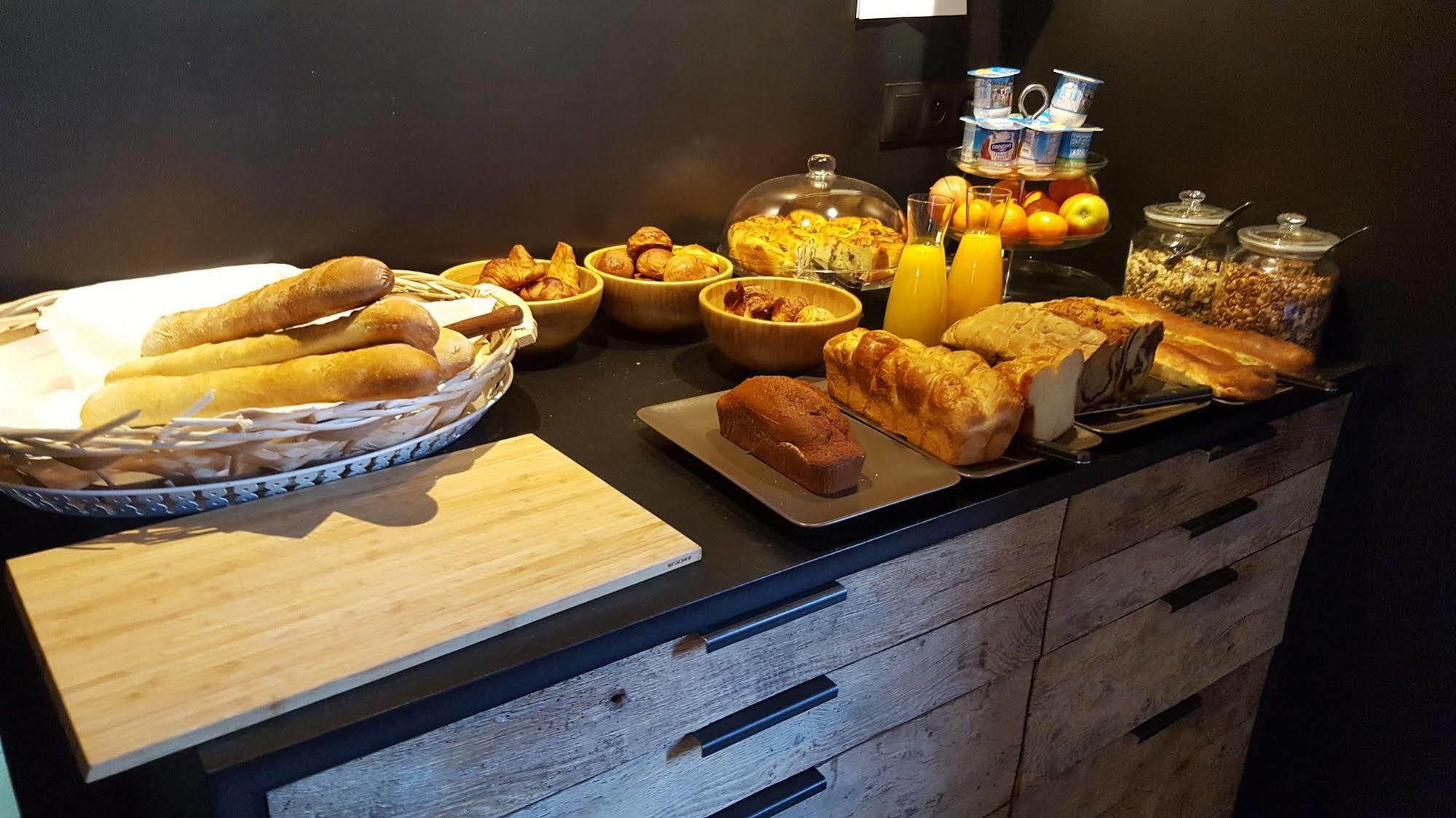 Logis Hotel "Ici M'Aime" Rouvray  외부 사진